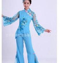 套裝服飾批發(fā)全攻略 廠家、價(jià)格與市場洞察